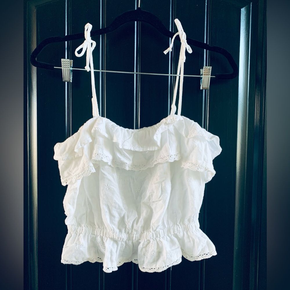 American Eagle Embroidered Eyelet Top | Medium